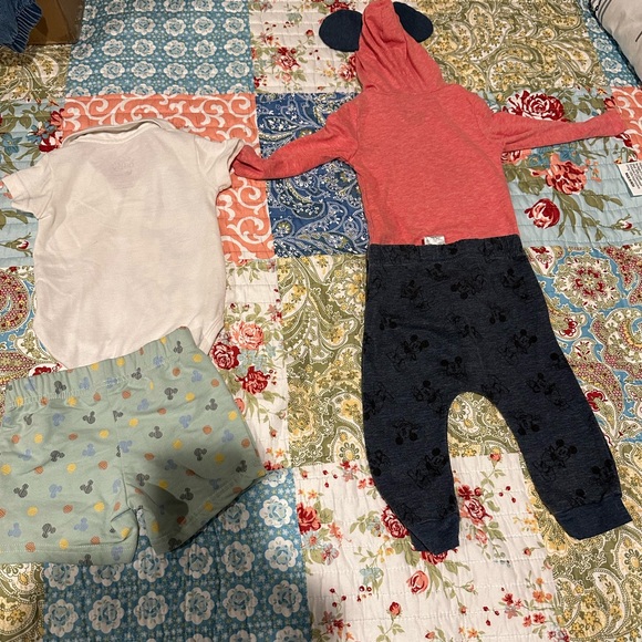 Loy of 2 infant boys Mickey Mouse outfits 12 months - Picture 7 of 9